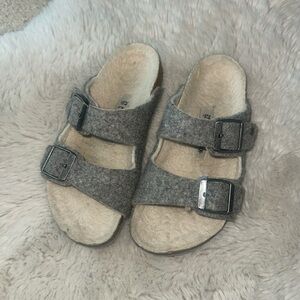 Kids Birkenstocks in grey wool and fleece lined